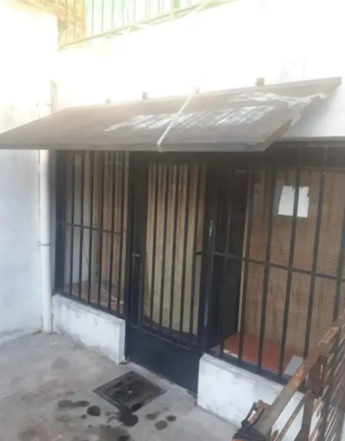 Casa en venta - 4 Dormitorios 2 Baños - Morón 5