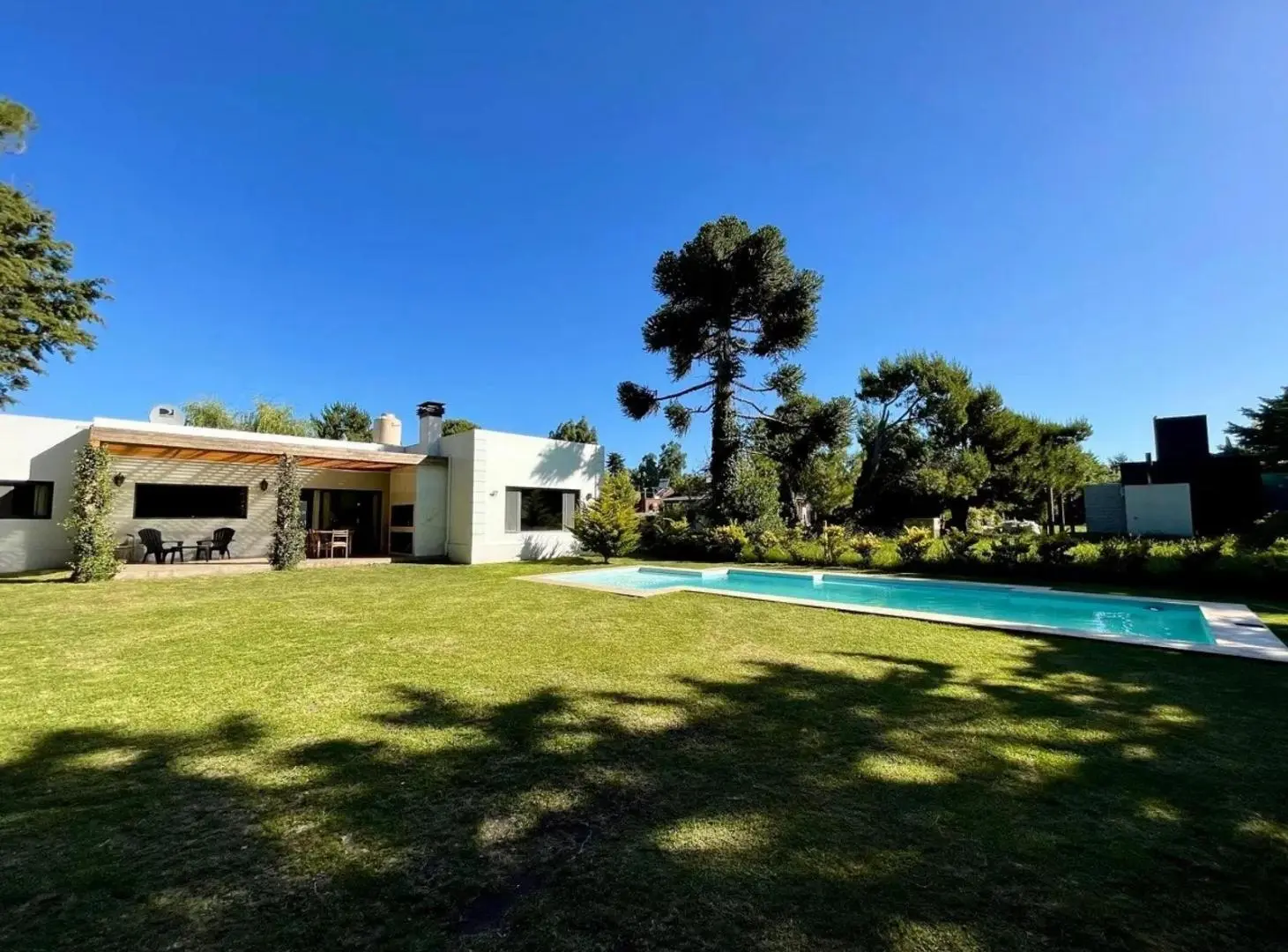 Casa en venta - 3 Dormitorios 3 Baños - 800Mts2 - Miramar 1