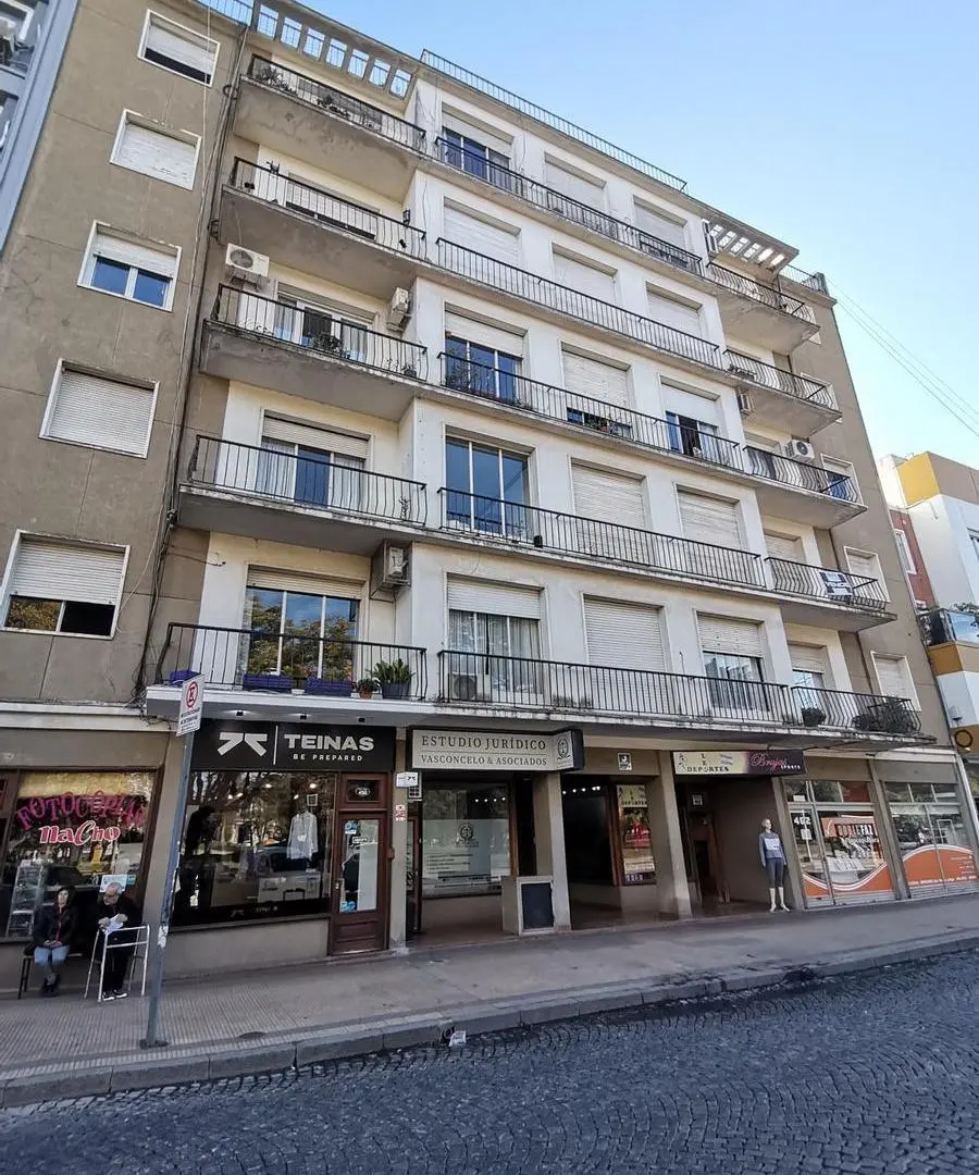 Departamento clásico 4 ambientes, impecable, 5° orientación norte, en la mejor zona de Tandil 4