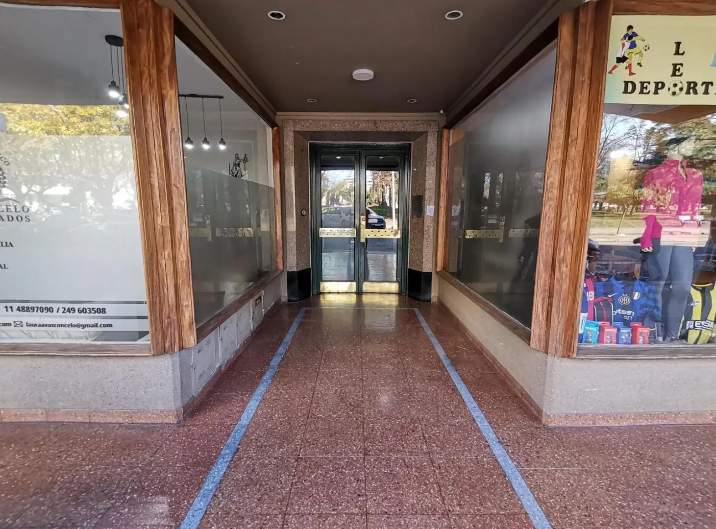 Departamento clásico 4 ambientes, impecable, 5° orientación norte, en la mejor zona de Tandil 2