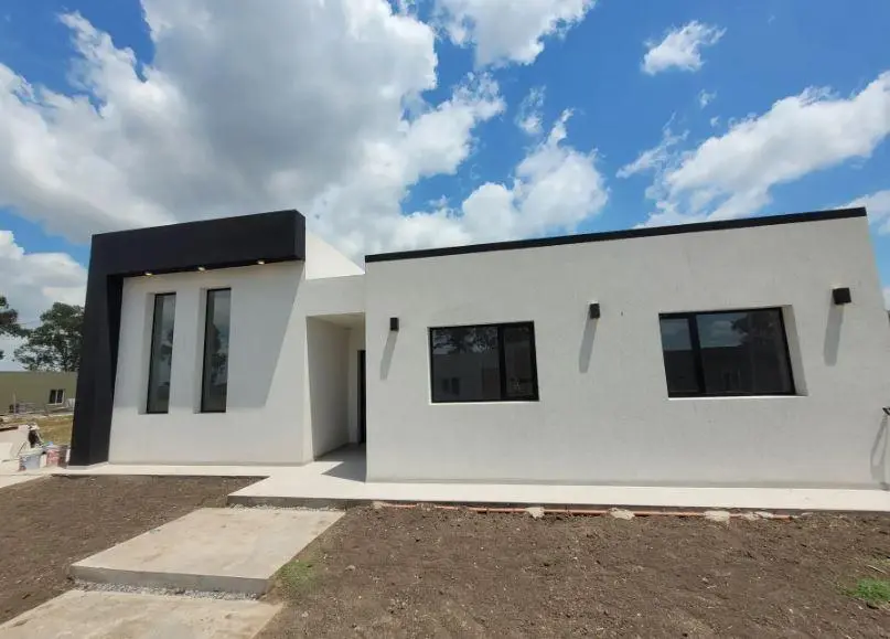 Casa en venta - 3 Dormitorios 3 Baños - Esteban Echeverría 2