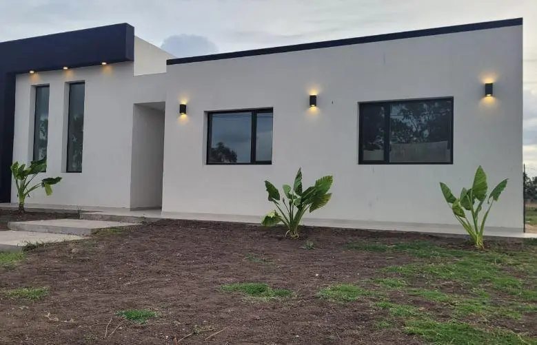 Casa en venta - 3 Dormitorios 3 Baños - Esteban Echeverría 3