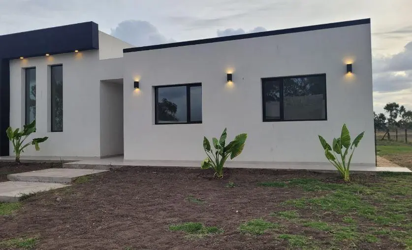Casa en venta - 3 Dormitorios 3 Baños - Esteban Echeverría 4