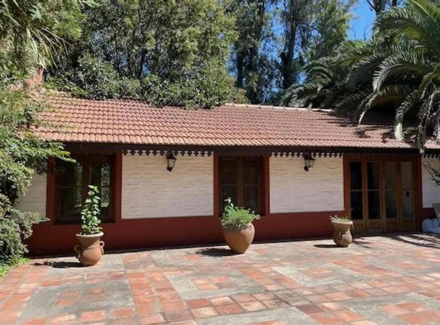 Casa en venta - 3 Dormitorios 4 Baños - Marcos Paz