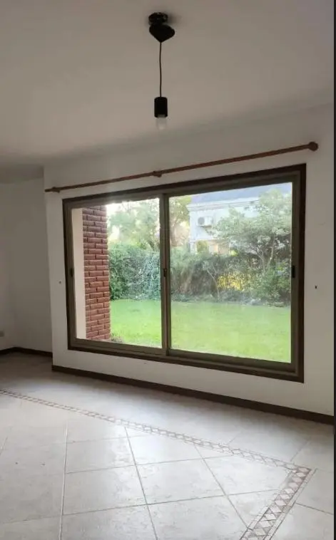 Casa en venta - 4 Dormitorios 5 Baños - Loma Verde 4