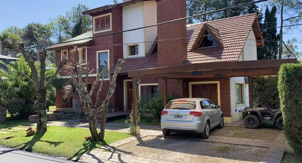 Casa en venta - 4 Dormitorios 5 Baños - Loma Verde 2