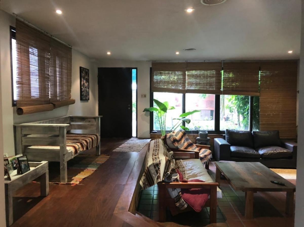 Foto de Casa en venta - 5 Dormitorios 4 Baños - Villa Riachuelo, imagen 2