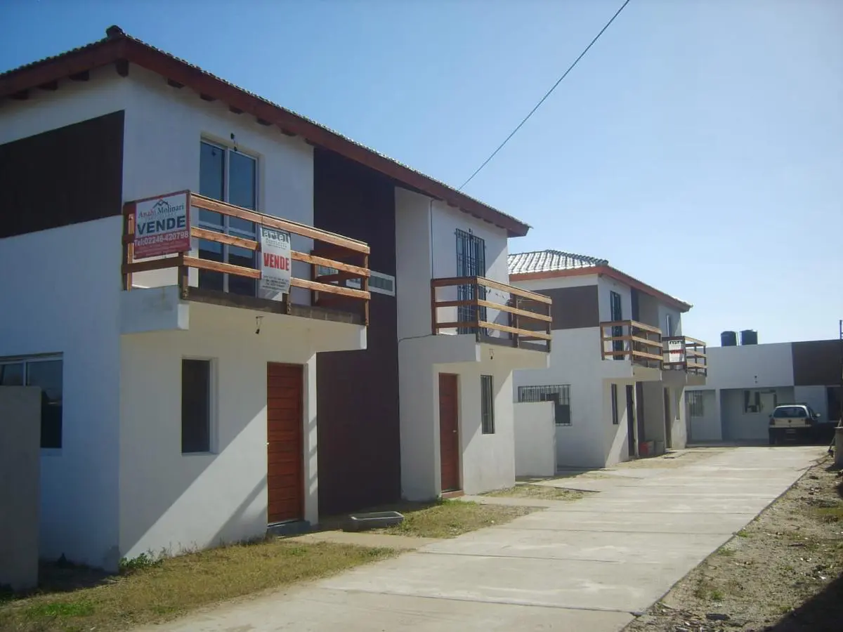 Casa en venta - 2 dormitorios 1 baño - 60mts2 - Mar Del Tuyu 2
