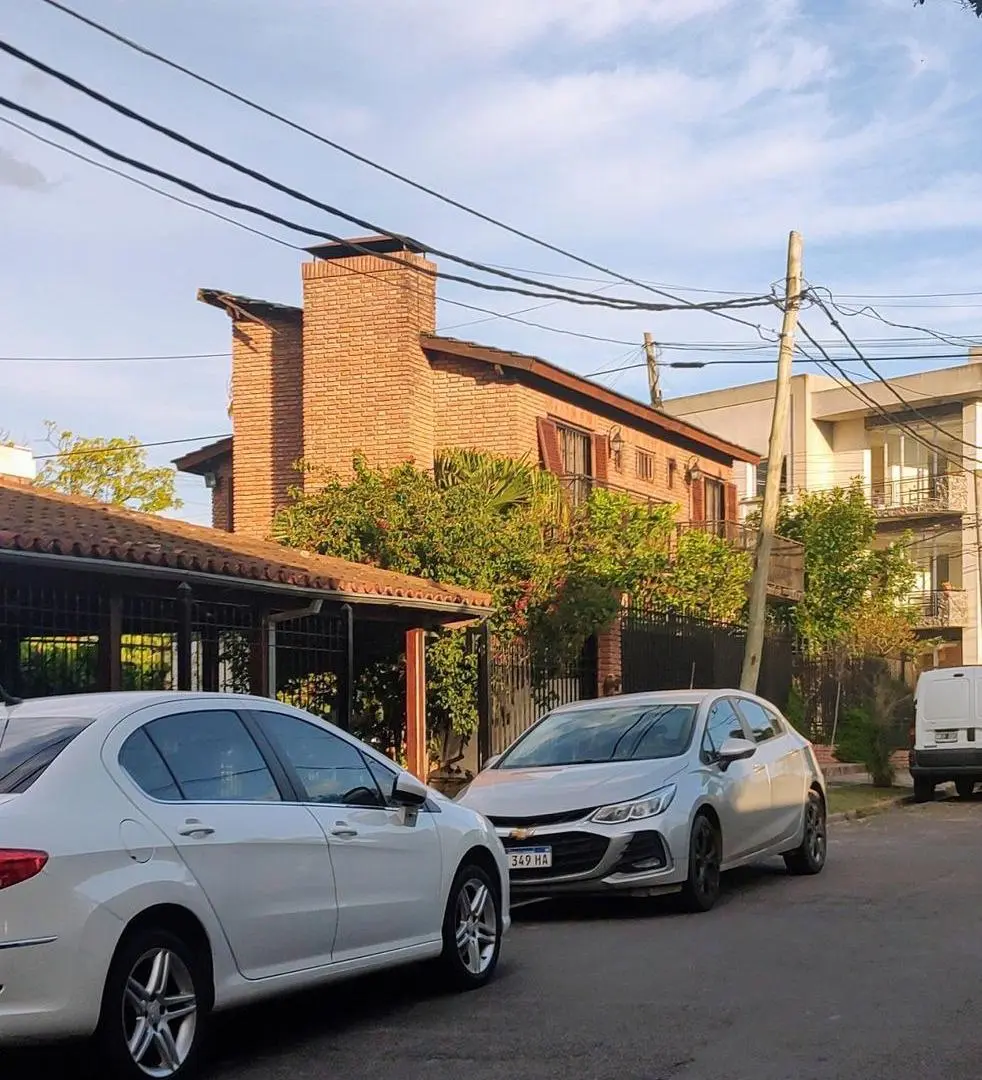 Casa en venta - 4 Dormitorios 4 Baños - Cochera - 540Mts2 - Villa Morra I, Pilar 2
