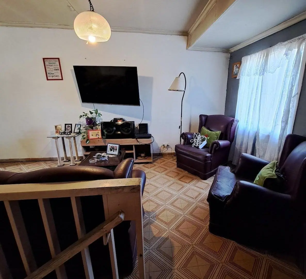 Casa en venta - 6 Dormitorios 2 Baños - Cocheras - 200Mts2 - Neuquen 2