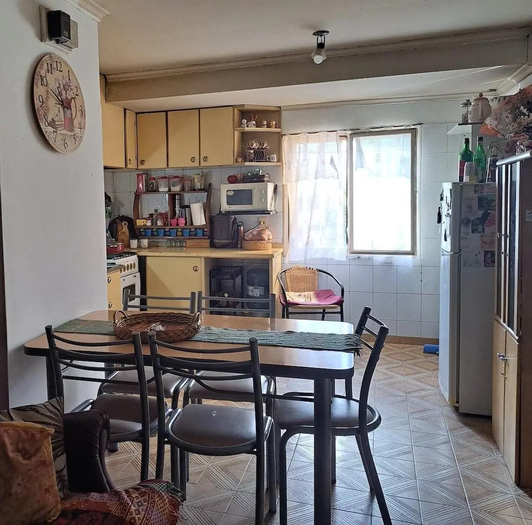 Casa en venta - 6 Dormitorios 2 Baños - Cocheras - 200Mts2 - Neuquen 3