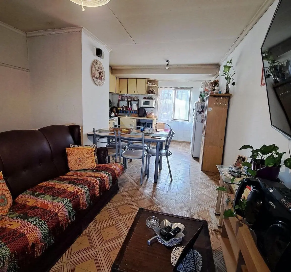 Casa en venta - 6 Dormitorios 2 Baños - Cocheras - 200Mts2 - Neuquen 4