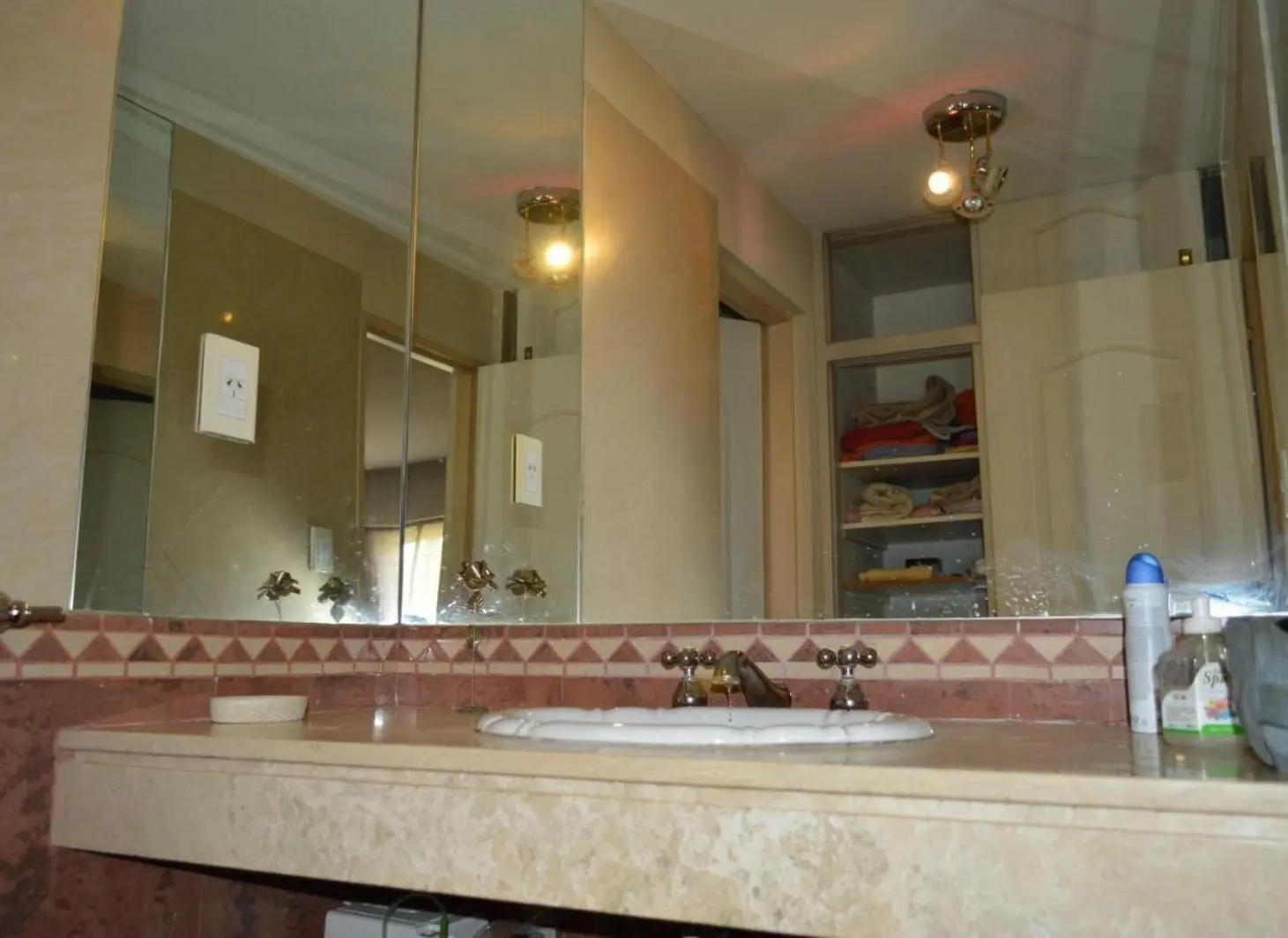 Casa en venta - 4 Dormitorios 5 Baños - Cipolletti 4