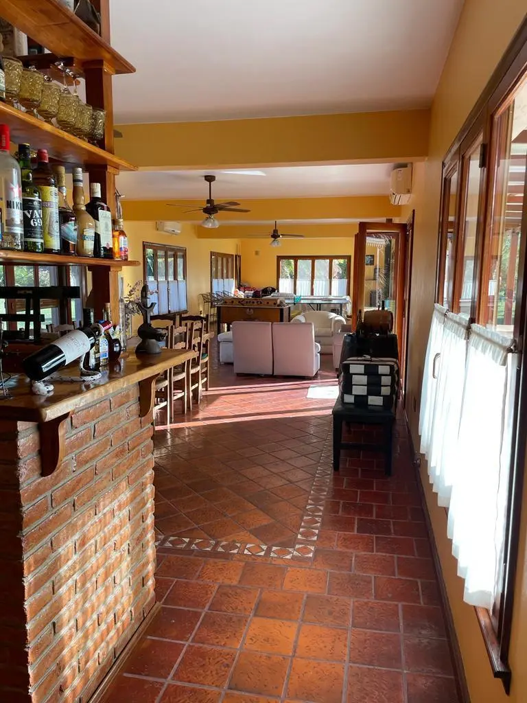 Casa en venta - 4 Dormitorios 3 Baños - Cocheras - 15.040Mts2 - Campos de Roca 8