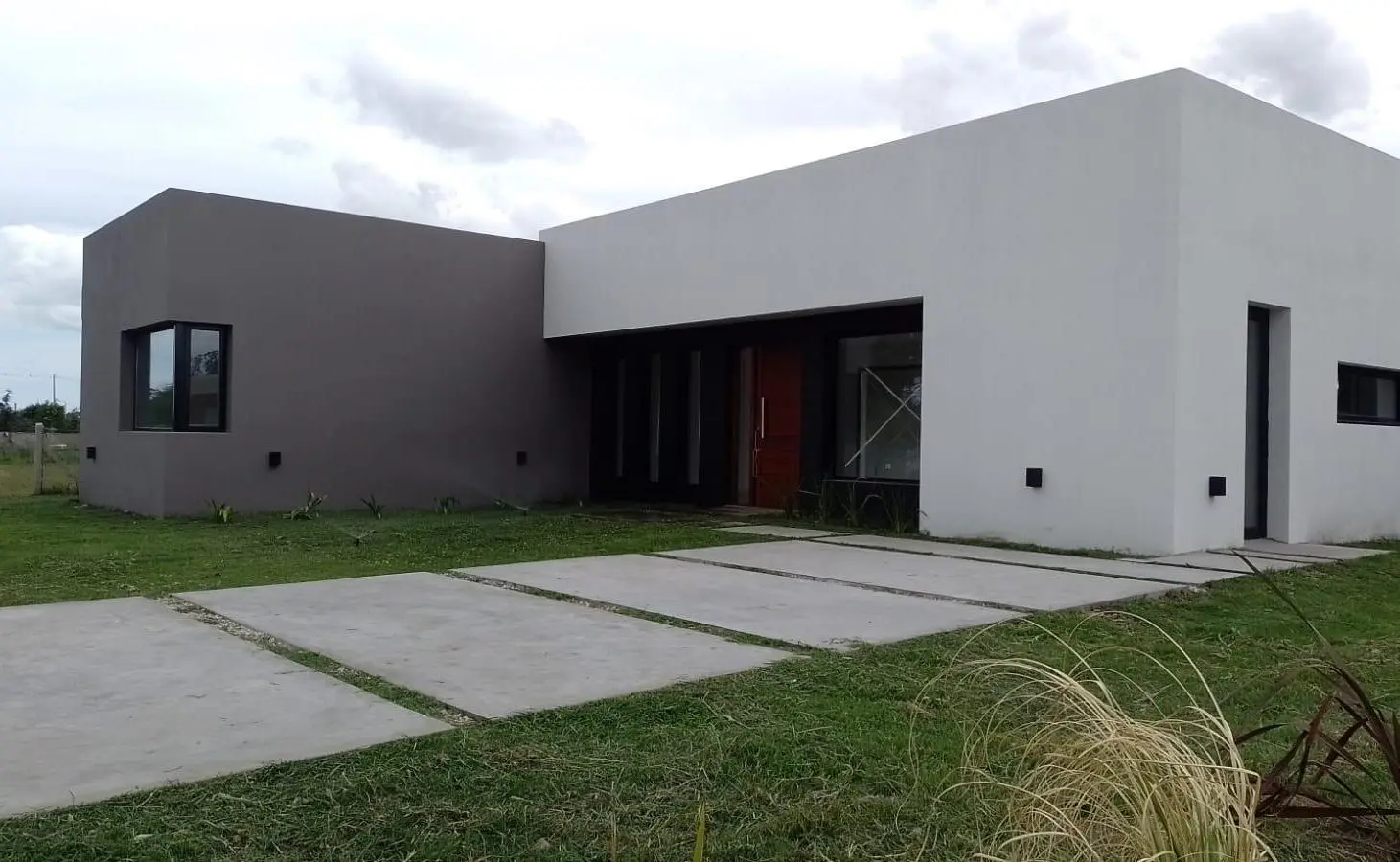 Casa en venta - 4 Dormitorios 2 Baños - Santa Clara del Mar 2