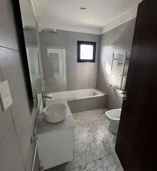Casa en alquiler - 3 Dormitorios 4 Baños - Ezeiza 4