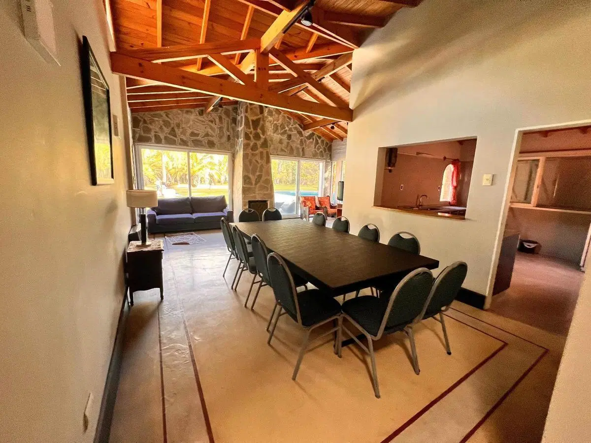 Casa en alquiler temporal - 4 dormitorios 4 baños - pileta y parque- Ezeiza 5