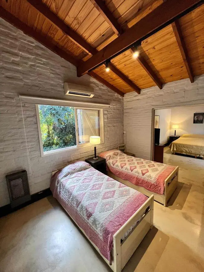 Casa en alquiler temporal - 4 dormitorios 4 baños - pileta y parque- Ezeiza 3