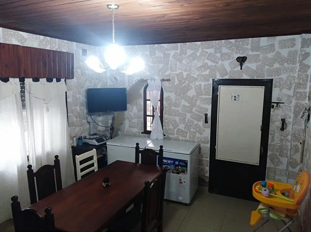 Casa en venta - 2 Dormitorios 1 Baño 2 Cocheras - 500Mts2 - Morón 5