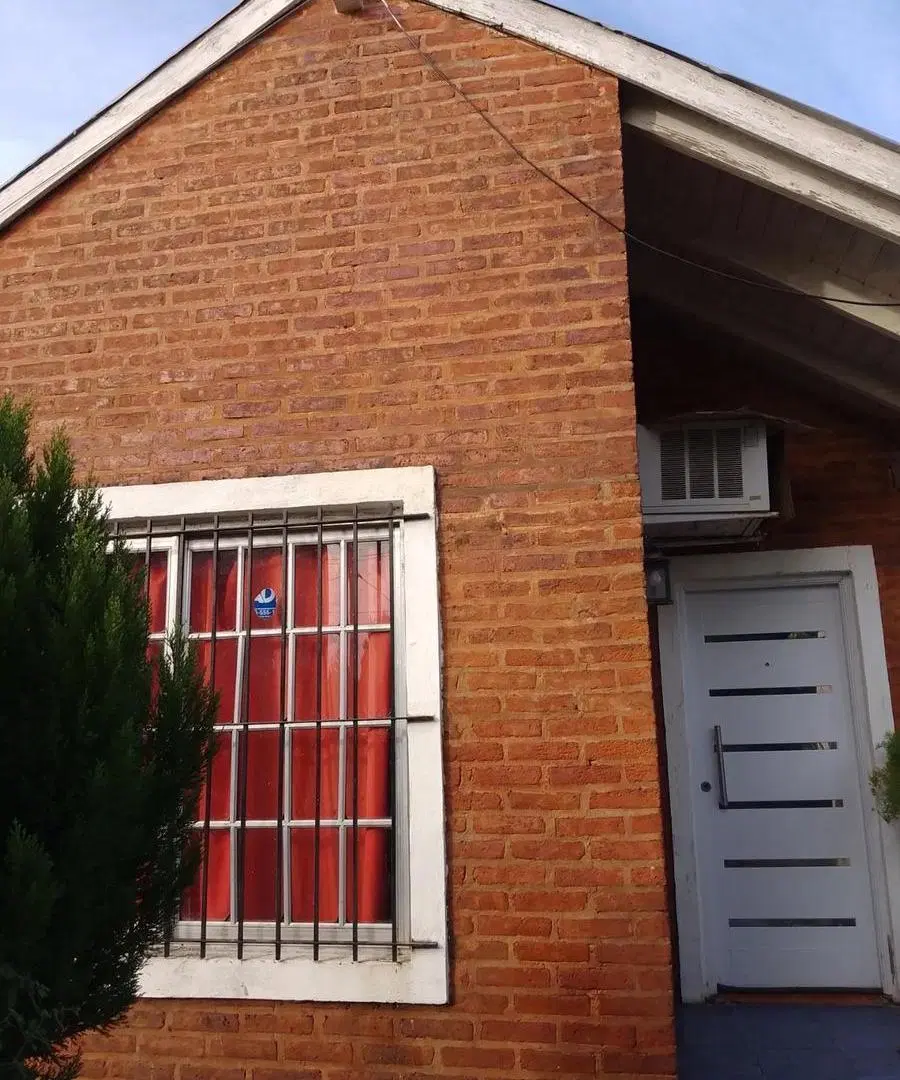 Casa en venta - 3 Dormitorios 1 Baño - Cañuelas 2