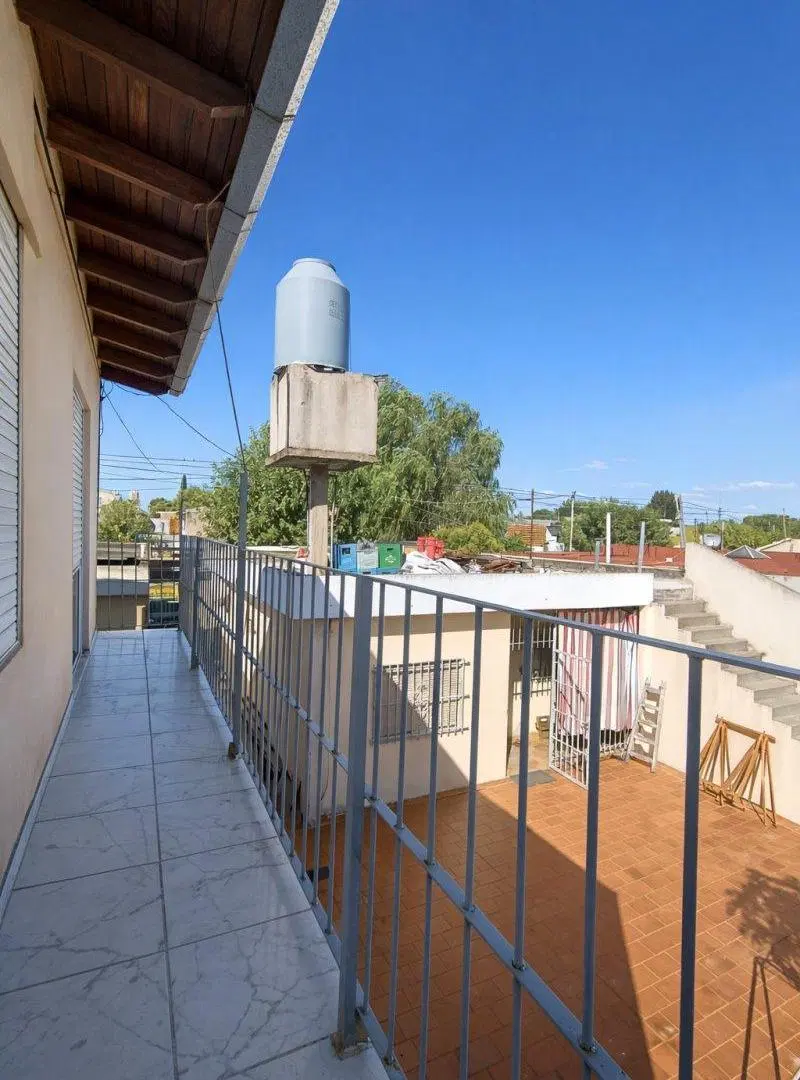 Departamento en alquiler - 1 Dormitorio 1 Baño - Almirante Brown 2