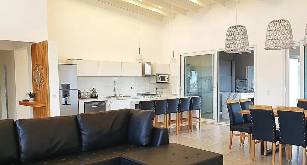 Casa en venta - 5 Dormitorios 4 Baños - Pinamar 3