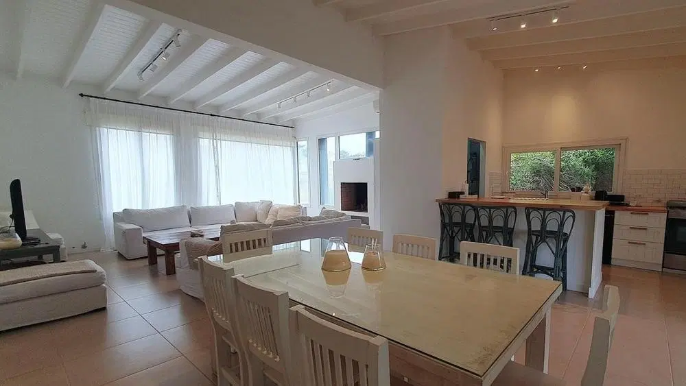 Casa en venta - 3 Dormitorios 2 Baños - Deportivo I 4