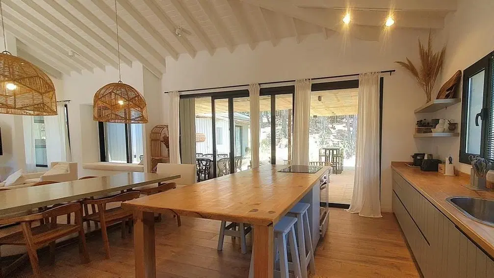 Casa en venta - 4 Dormitorios 3 Baños - Pinamar 5