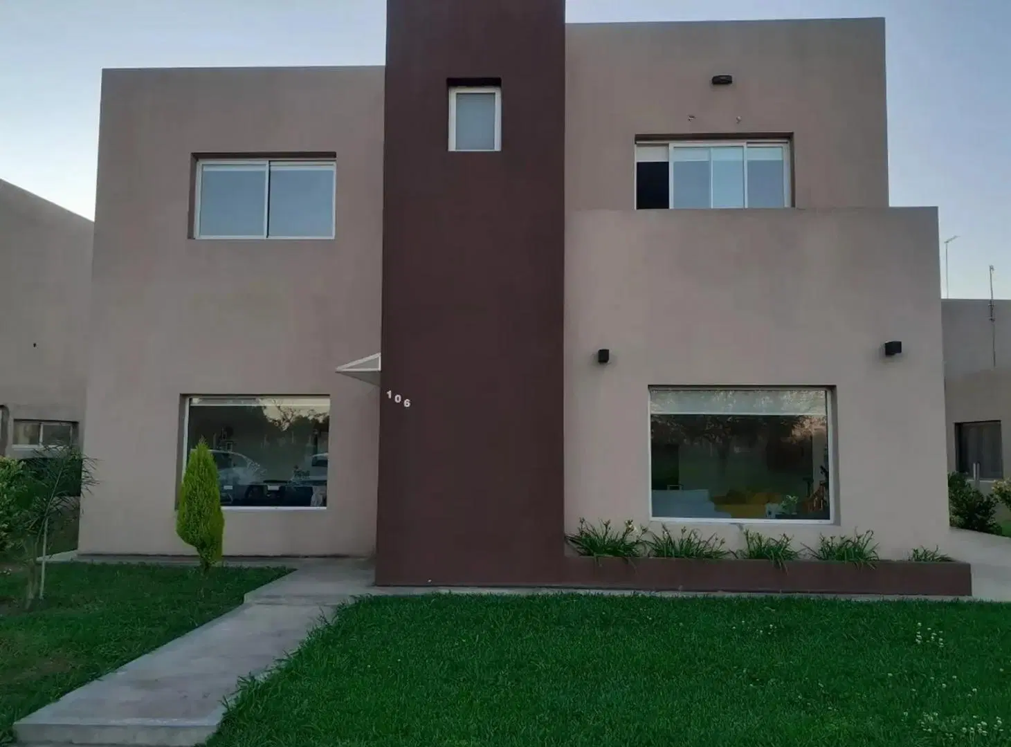 Casa en venta - 3 Dormitorios 3 Baños - 205Mts2 - Pilar del Este 3