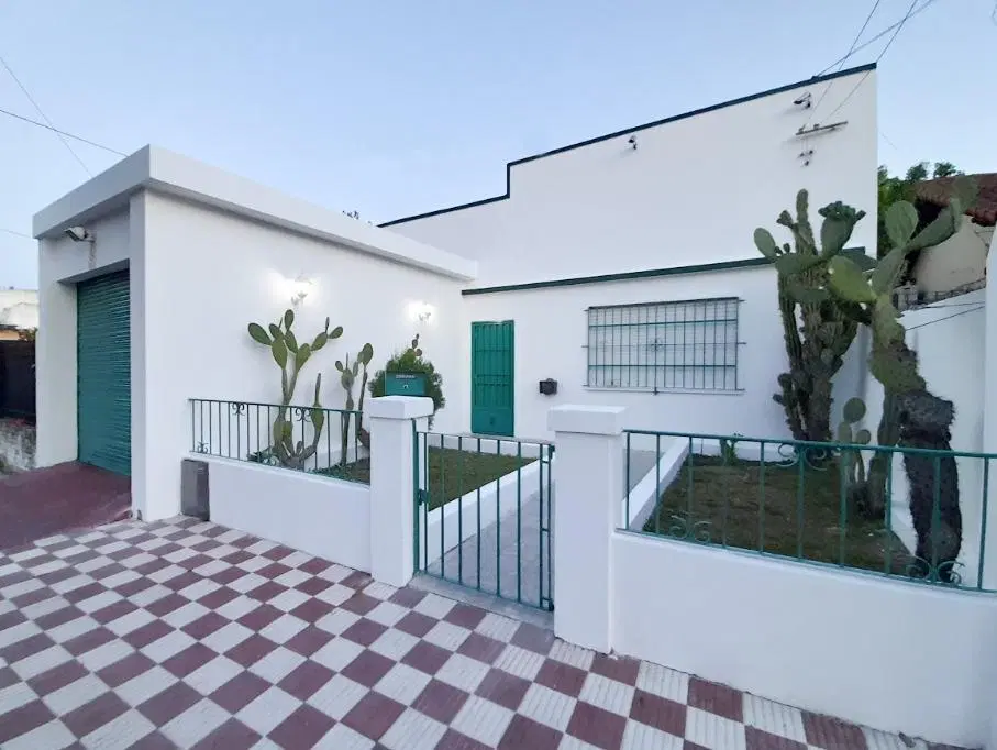 Casa en Venta - 3 Dormitorios 1 Baño Cochera -306 mts2 - Avellaneda, Buenos Aires 1