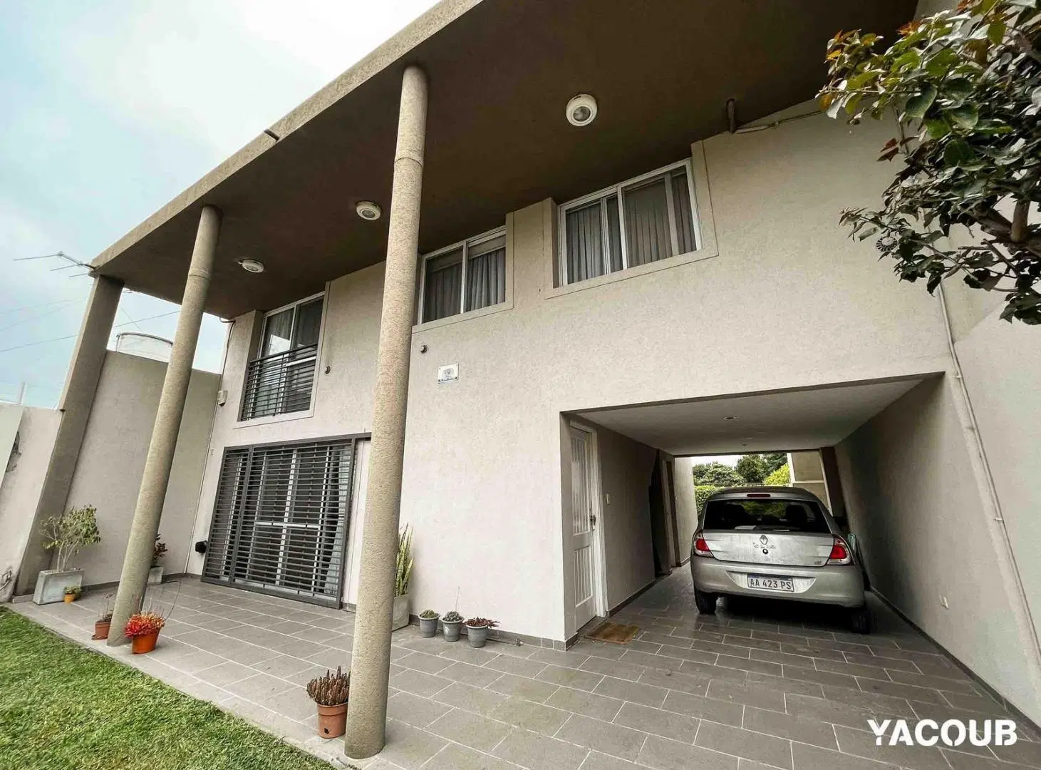 Casa en venta - 3 Dormitorios 3 Baños - 300Mts2 - Lisandro Olmos 3