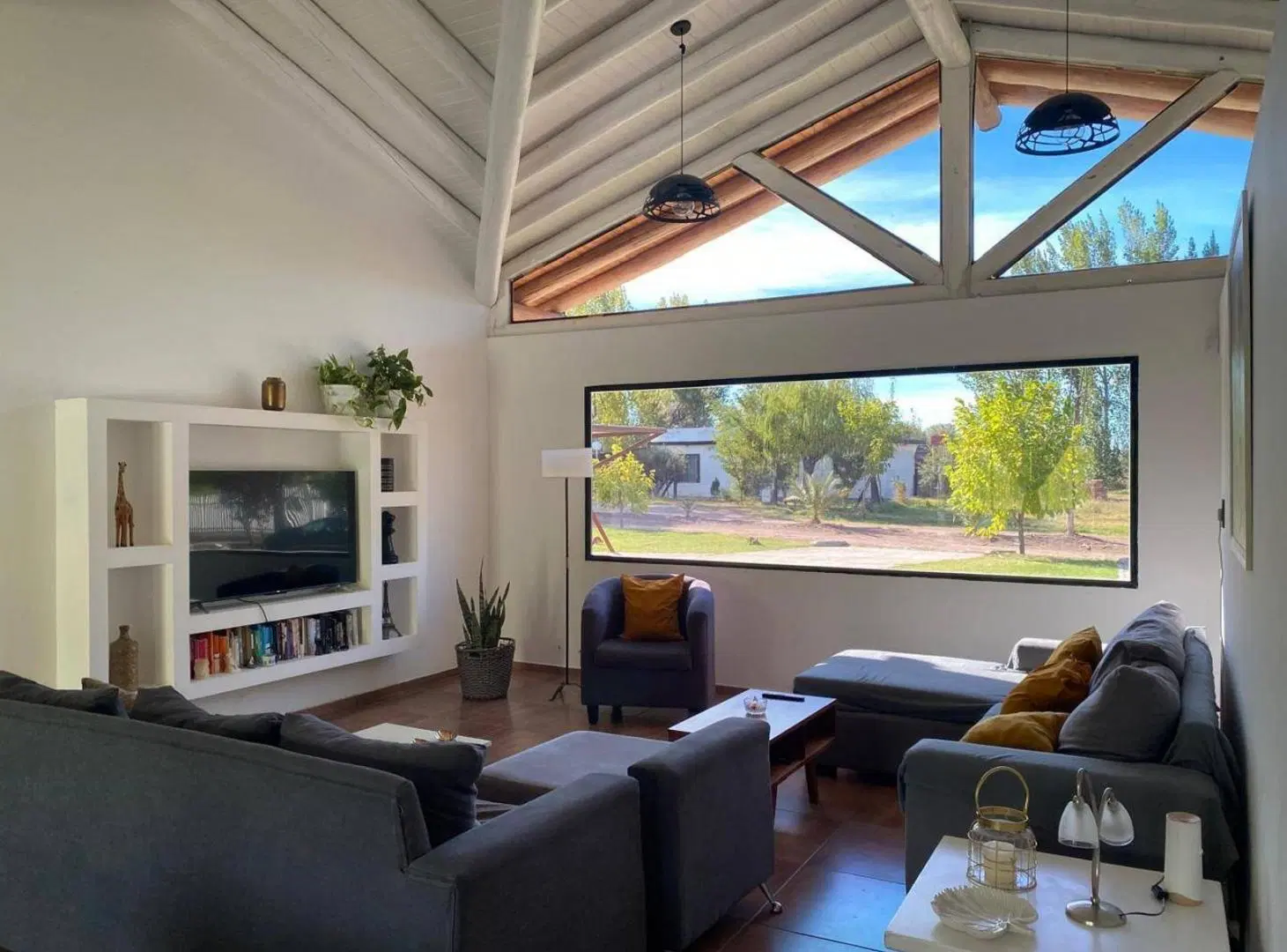 Casa en venta - 4 Dormitorios 4 Baños - Mendoza 4