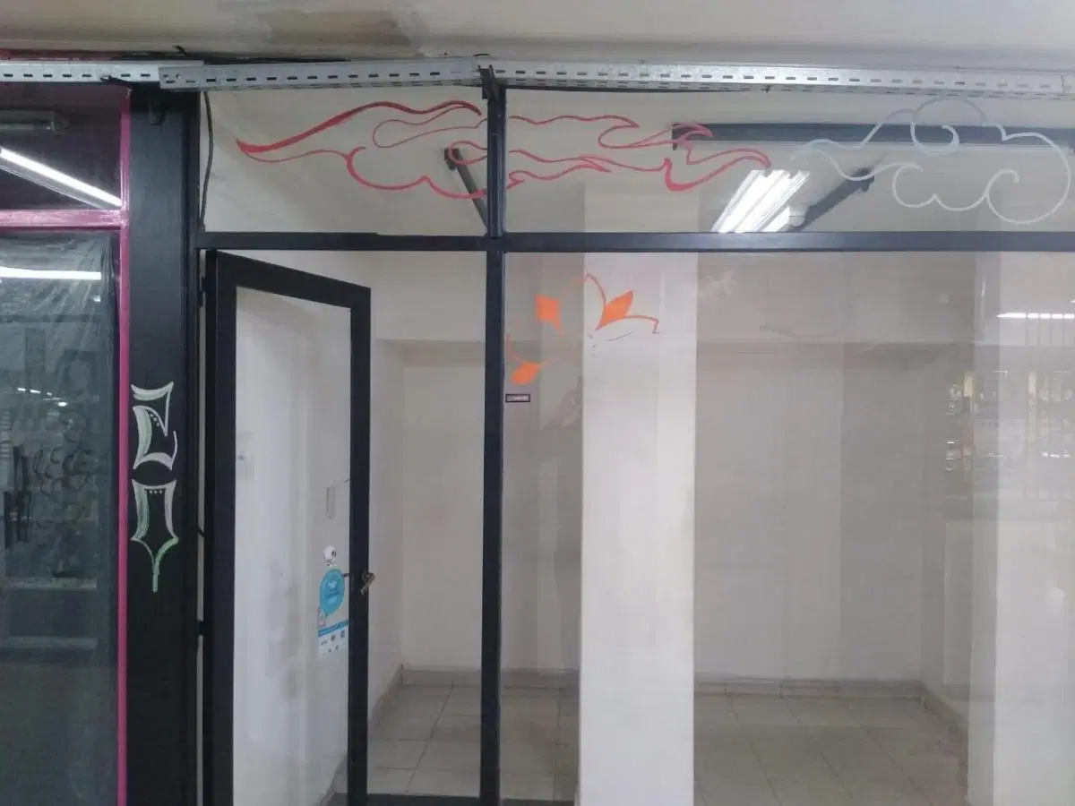 Local en venta - 9mts2 - La Plata 3