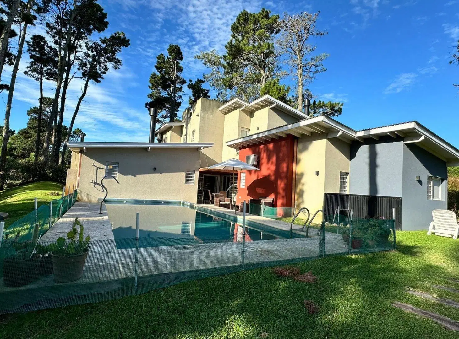 Casa en venta - 5 Dormitorios 4 Baños - Pinamar 3