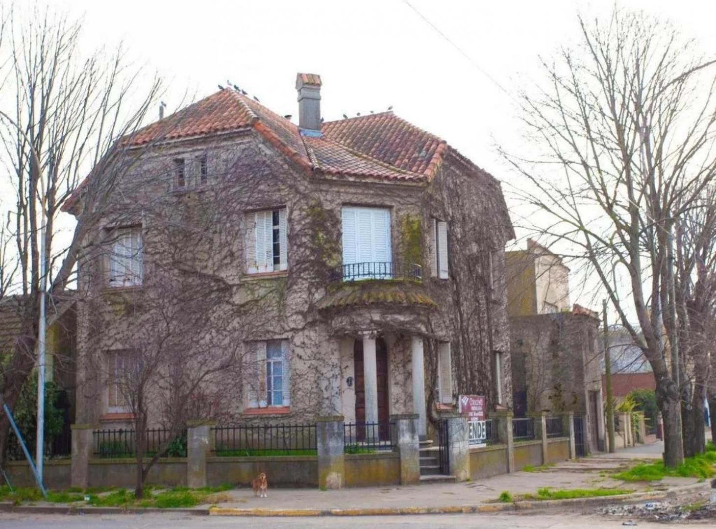 Casa en venta - 4 Dormitorios 2 Baños - Necochea