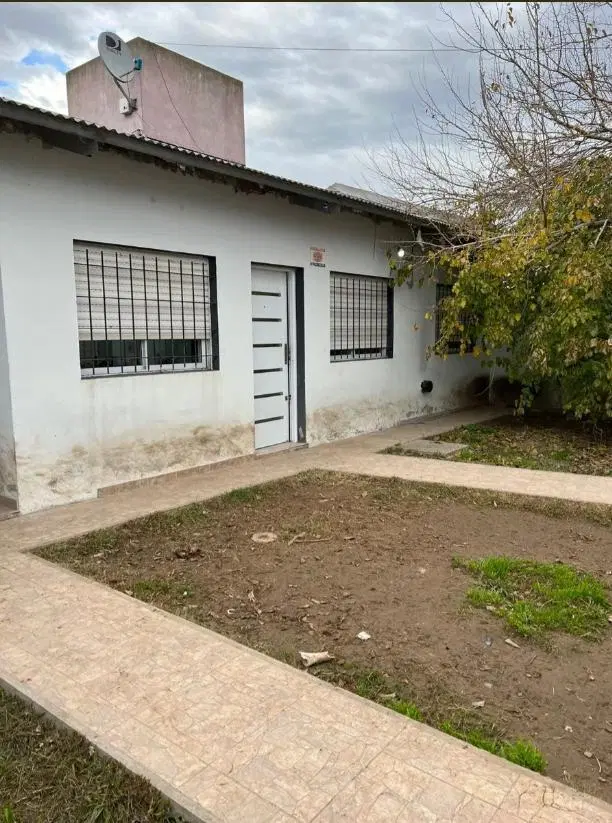 Casa en venta - 2 Dormitorios 1 Baño - Cochera - 315mts2 - La Plata 3