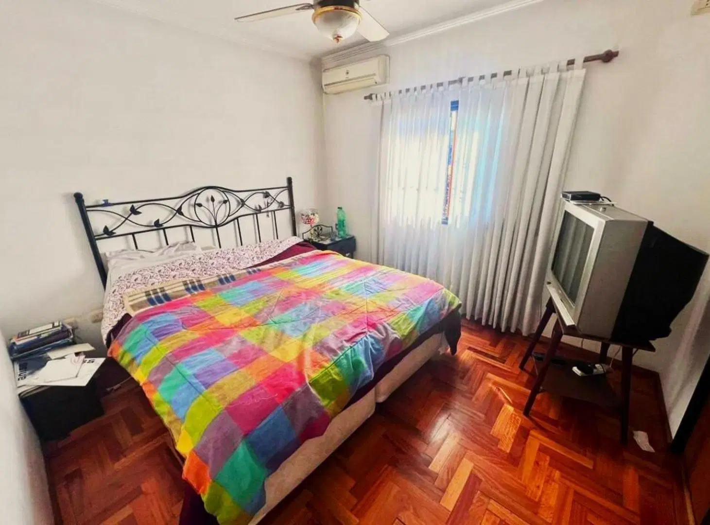 Casa en venta - 3 Dormitorios 2 Baños - Castelar 5