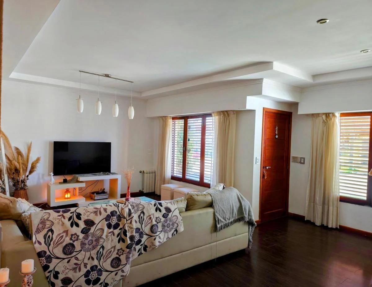 Casa en venta - 5 Dormitorios 4 Baños - 450mts2 - Mar del Plata