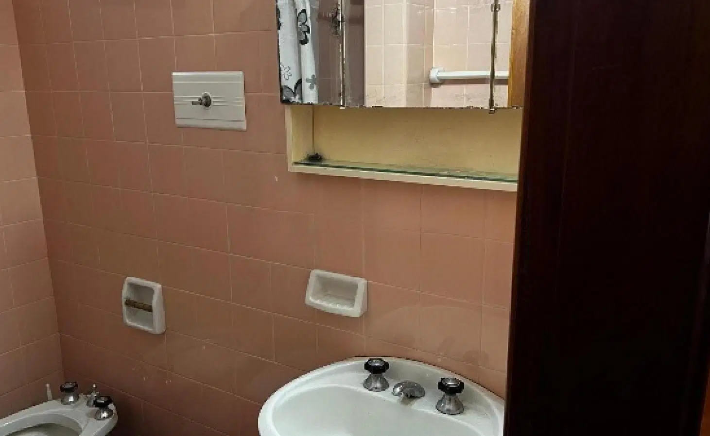 Casa en venta - 3 Dormitorios 2 Baños - Villa Gesell 1