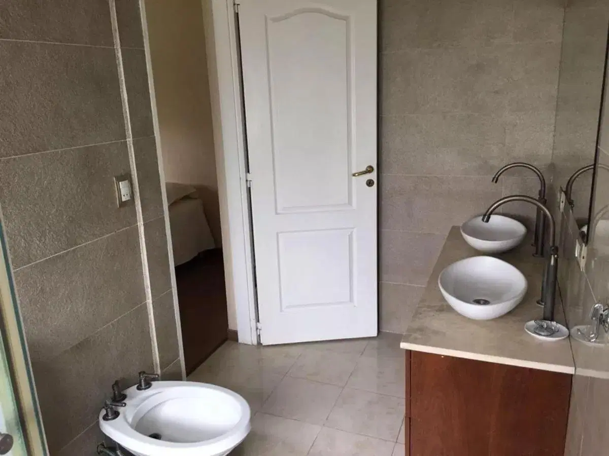 Casa en Venta - 3 Dormitorios 2 Baños - 900mts2 - Lujan 2