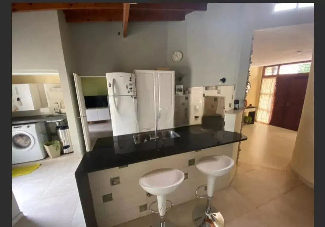 Casa en venta - 4 Dormitorios 2 Baños - Cocheras - 372Mts2 - Campana 3