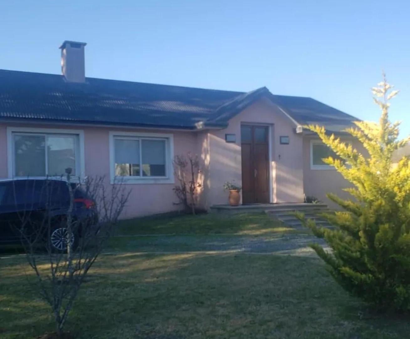 Casa en venta - 3 Dormitorios 2 Baños - Coronel Brandsen
