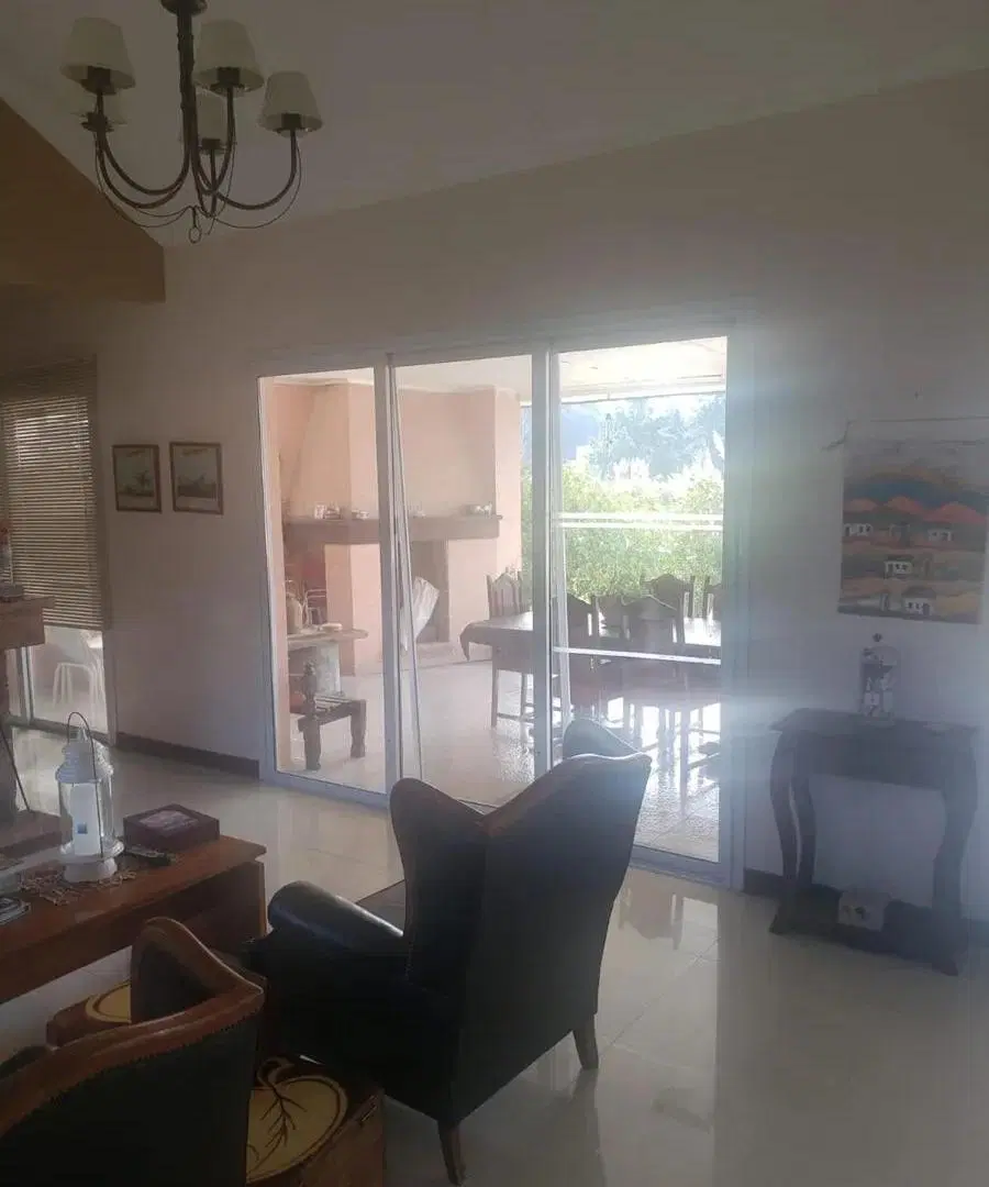 Casa en venta - 3 Dormitorios 2 Baños - Coronel Brandsen 2