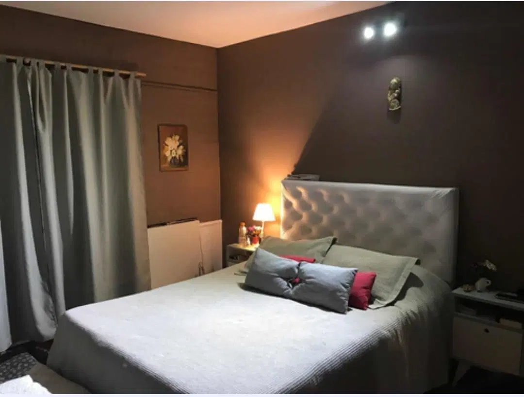 Casa en venta - 3 Dormitorios 1 Baño - 200mts2 - Abasto 1