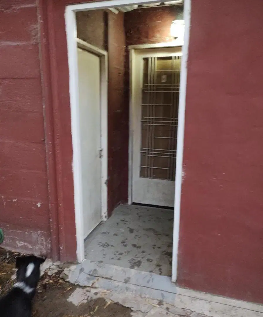Casa en venta - 3 Dormitorios 1 Baño - 200mts2 - Abasto 5