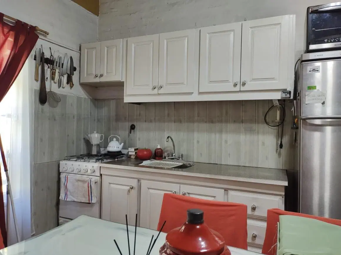 Casa en venta - 3 Dormitorios 1 Baño - 200mts2 - Abasto 4