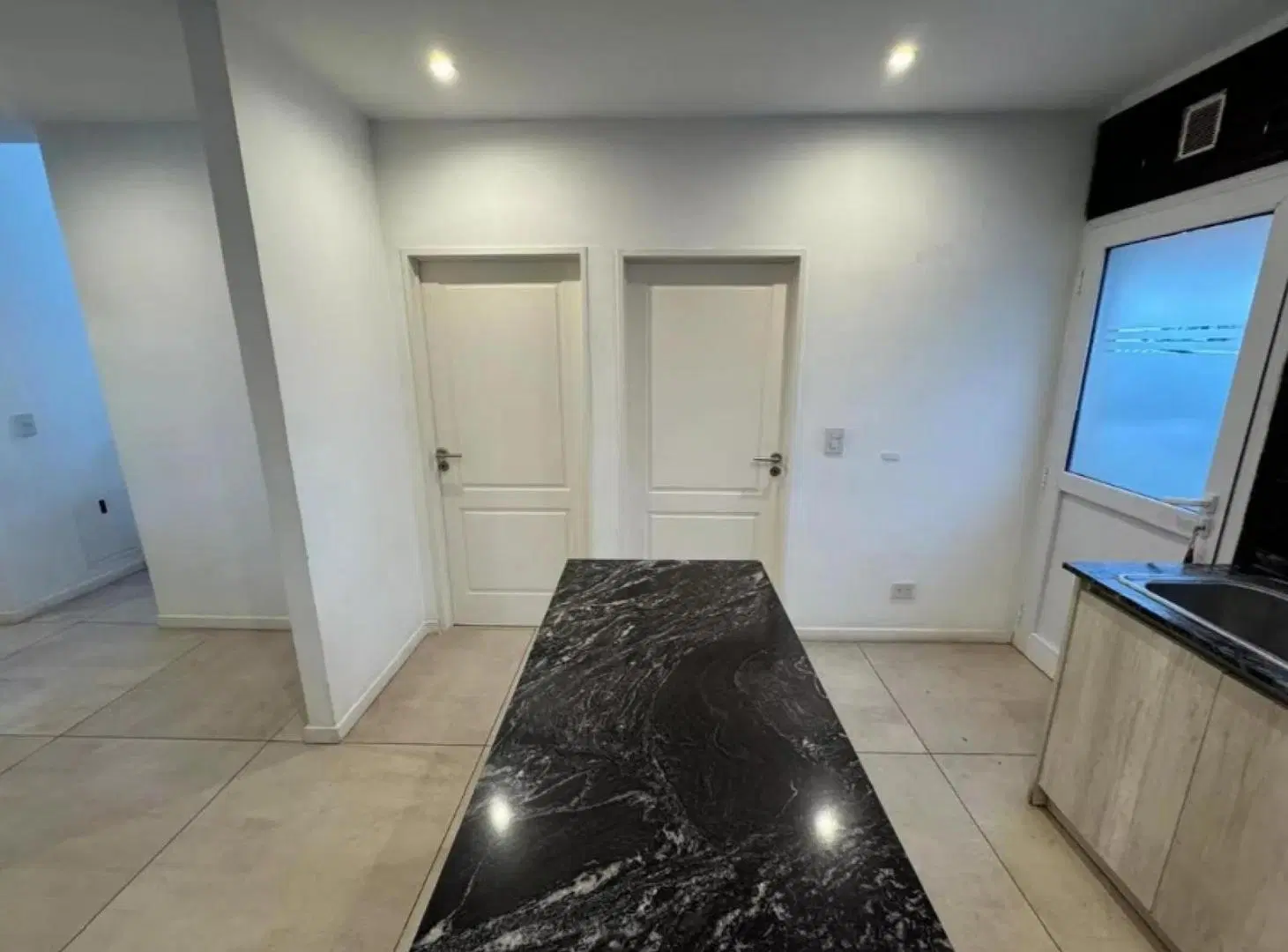 Casa en venta - 3 Dormitorios 3 Baños - Cocheras - 700Mts2 - Pilar 5