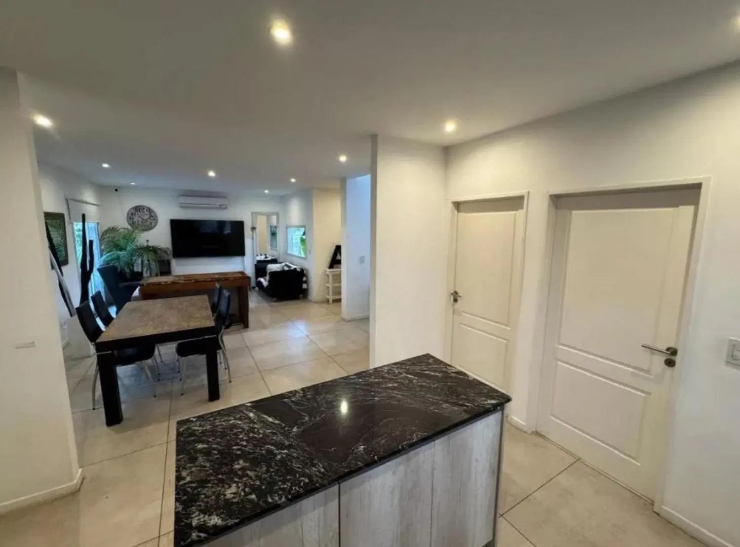 Casa en venta - 3 Dormitorios 3 Baños - Cocheras - 700Mts2 - Pilar 2
