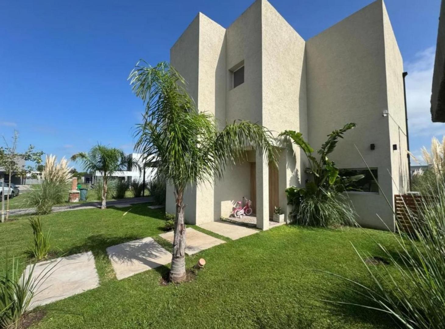 Casa en venta - 3 Dormitorios 3 Baños - Cocheras - 700Mts2 - Pilar