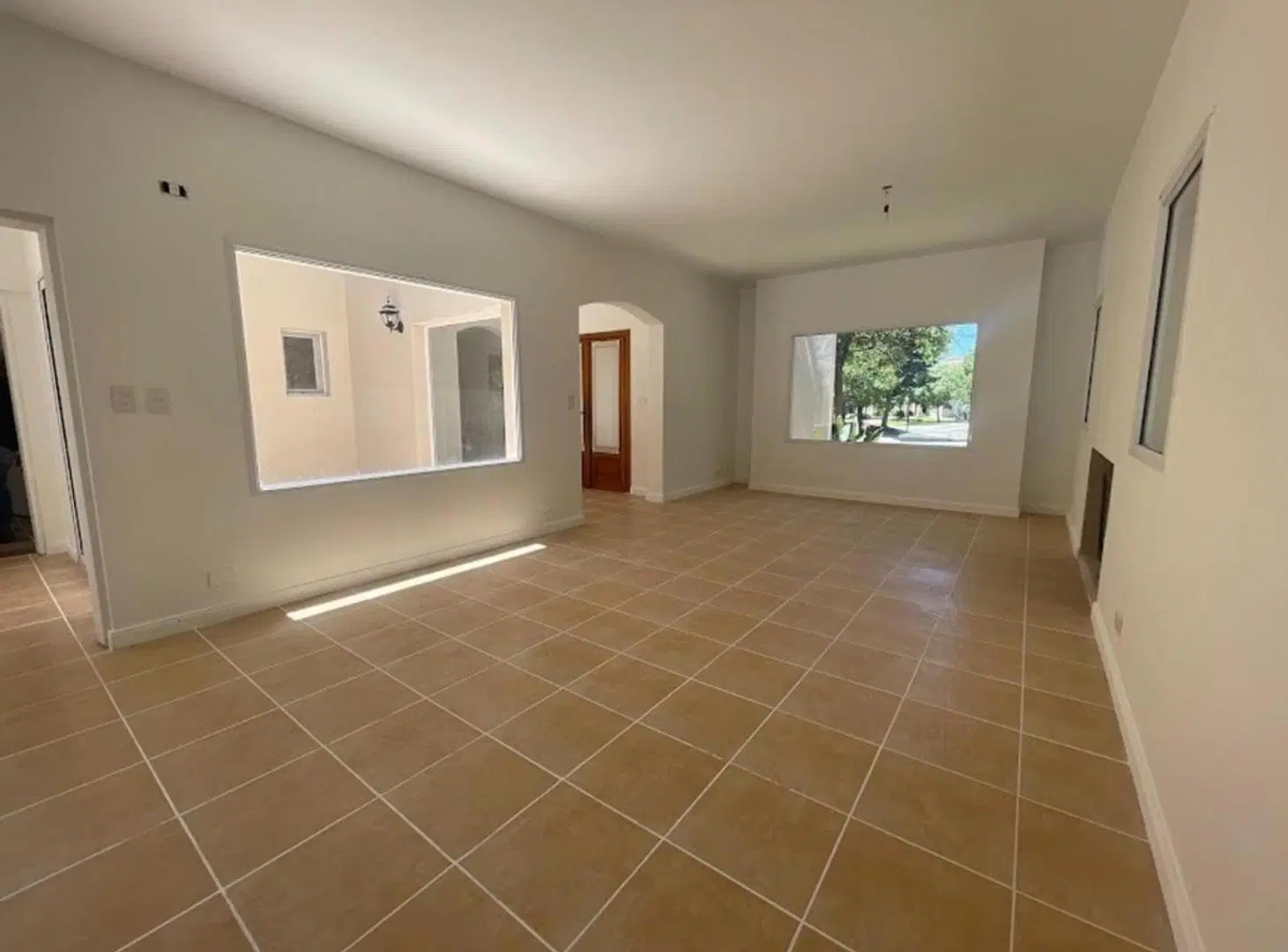 Casa en venta - 5 Dormitorios 4 Baños - Pilar 4